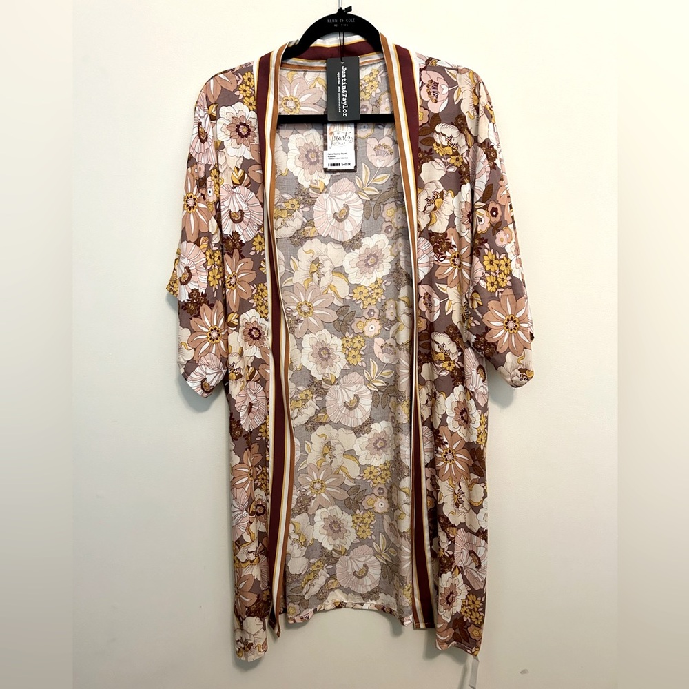 NWT! Beautiful floral flowy kimono duster top - one size - Justin & Taylor